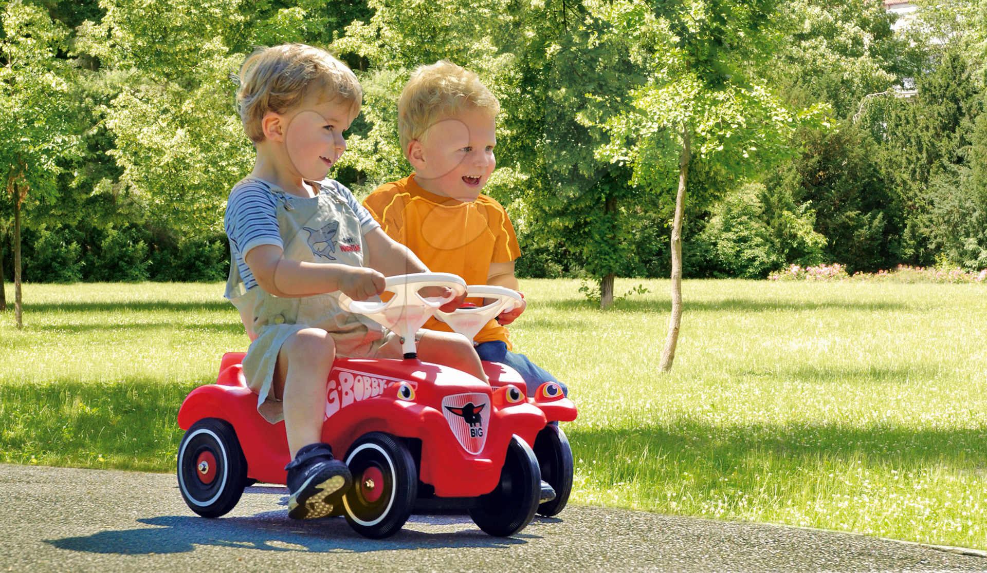 Маленькие машинки ездят. Big Bobby car Classic, 1303-. Детские машинки каталки. Каталка автомобиль детский. Кататься на машинках для детей.