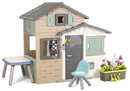 Cabanes avec meubles - Maison des Amis Evo Playhouse Green Smoby avec grand pot de fleurs et outils en couleurs naturelles marron.
