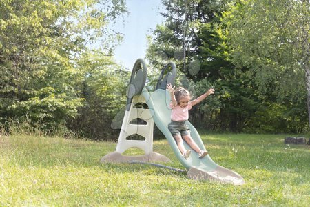 Toboggans et accessoires - Toboggan XL Slide Green Smoby avec une glissière écologique, un jet d'eau et un panier de basket près du mur de jeu. - 14