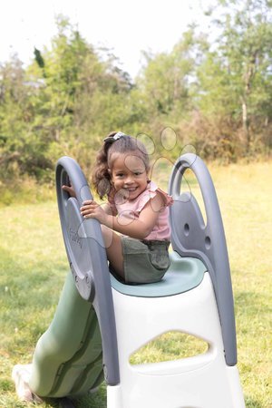 Toboggans et accessoires - Toboggan XL Slide Green Smoby avec une glissière écologique, un jet d'eau et un panier de basket près du mur de jeu. - 22