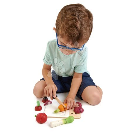 Dřevěné kuchyňky - Dřevěné prkýnko se zeleninou Mini Chef Chopping Board Tender Leaf Toys - 2