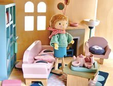 Drevené domčeky pre bábiky - Drevená postavička otec so psom Mr. Goodwood Tender Leaf Toys na prechádzke v pulóvri_0