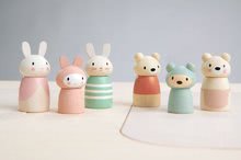 Drevené domčeky pre bábiky - Drevená zajačia rodinka Bunny Tales Tender Leaf Toys otec a mama so zajačikom_0