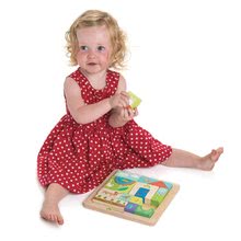 Dřevěné didaktické hračky - Dřevěné puzzle na zahradě Garden Patch Puzzle Tender Leaf Toys v rámu s malovanými obrázky od 18 měsíců_1