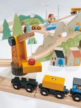 Dřevěné vláčky a vláčkodráhy - Dřevěná vláčkodráha vysokohorská Mountain View Train Set Tender Leaf Toys cesta kolem světa přes města a hory 58 dílů a doplňky_2