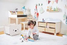 Dětský dřevěný nábytek - Dřevěná skříňka se zajíčkem Bunny Storage Unit Tender Leaf Toys se 4 odkládacími koši z úpletu_5